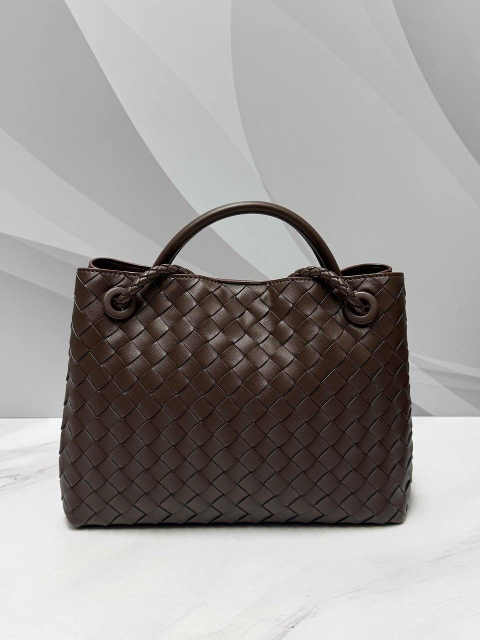 черная женская сумка bottega veneta,женская сумка bottega veneta,сумка bottega veneta,черная кожаная сумка bottega veneta andiamo medium,женская сумка