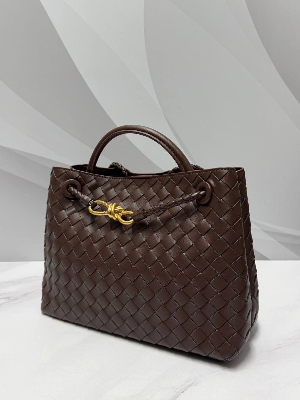 черная женская сумка bottega veneta,женская сумка bottega veneta,сумка bottega veneta,черная кожаная сумка bottega veneta andiamo medium,женская сумка