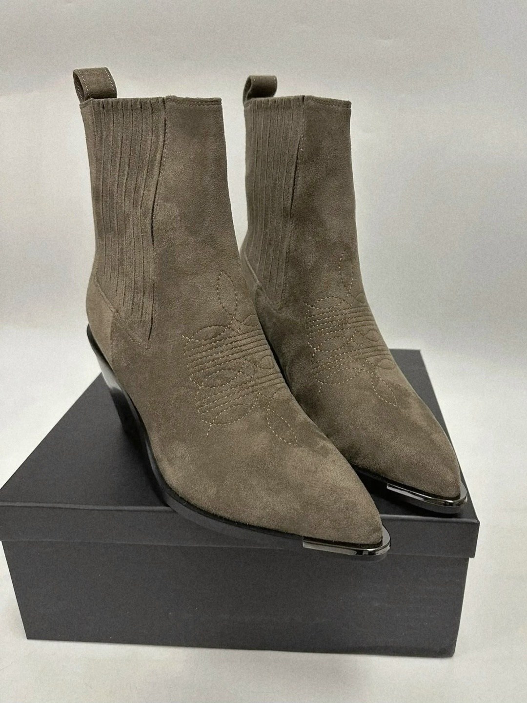 ,ботильоны замшевые,замшевые ботинки,полусапоги казаки,замшевые казаки