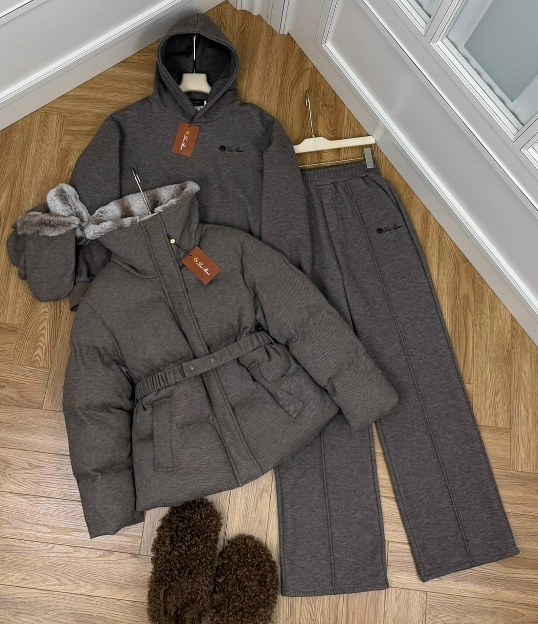 loro piana серый женский костюм тройка на флисе,комплект куртка,женский серый костюм тройка miu miu,костюм тройка miu miu,зимняя куртка