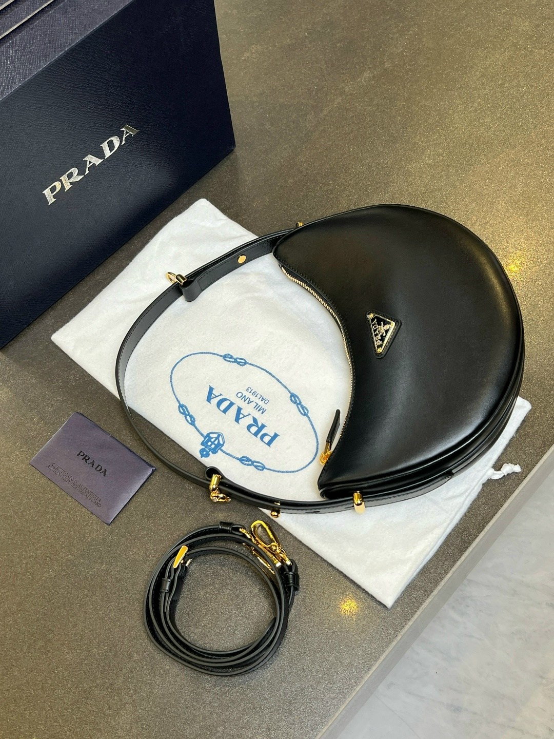 прада сумка,сумка prada,женская сумка prada,prada сумка на плечо,сумка