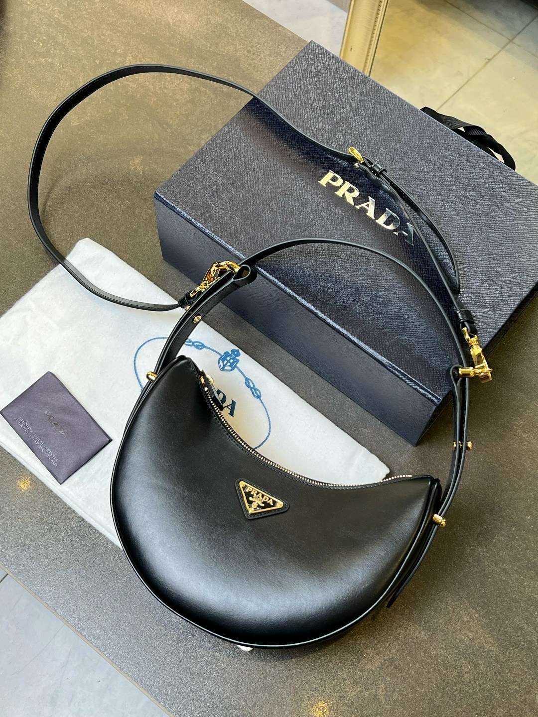 прада сумка,сумка prada,женская сумка prada,prada сумка на плечо,сумка