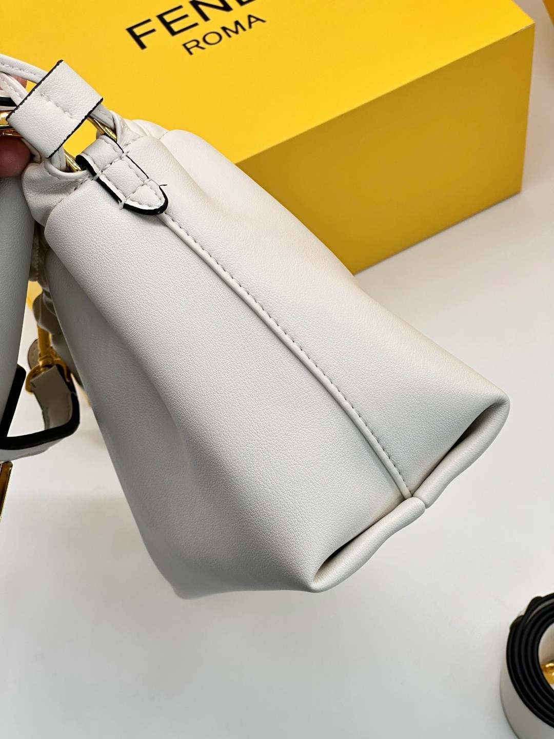 сумка fendi,фенди сумка,сумка на плечо fendi,сумка,женская сумка fendi