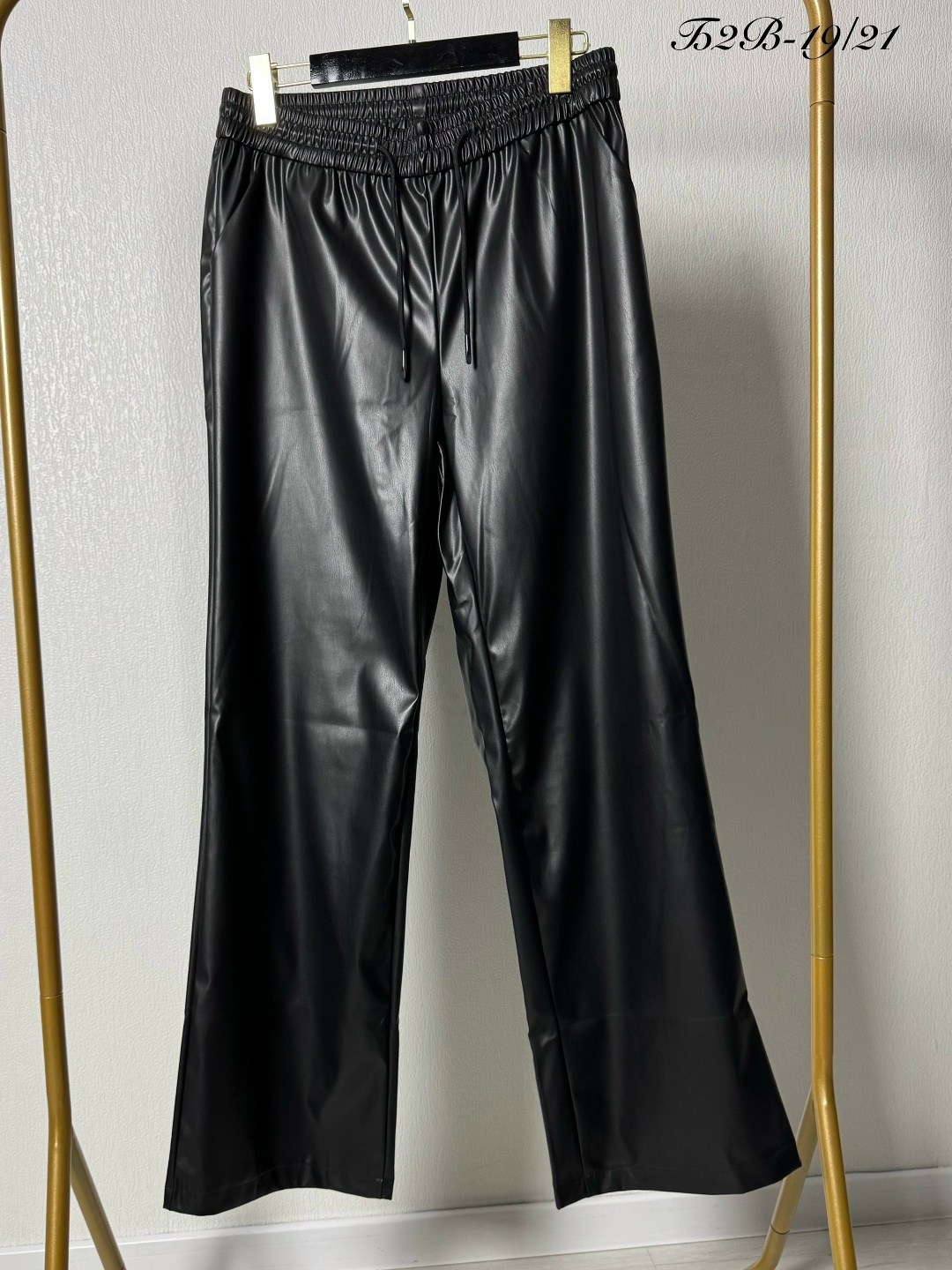 брюки модные,кожаные брюки,кожаные брюки женские,одежда для женщин,брюки кожаные классические палаццо plus size masandro