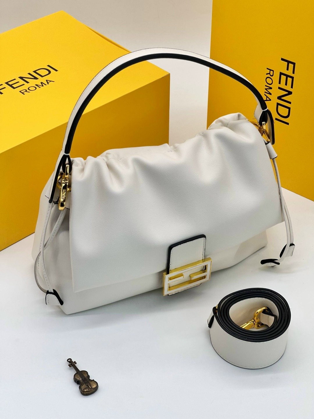 сумка fendi,фенди сумка,сумка на плечо fendi,сумка,женская сумка fendi