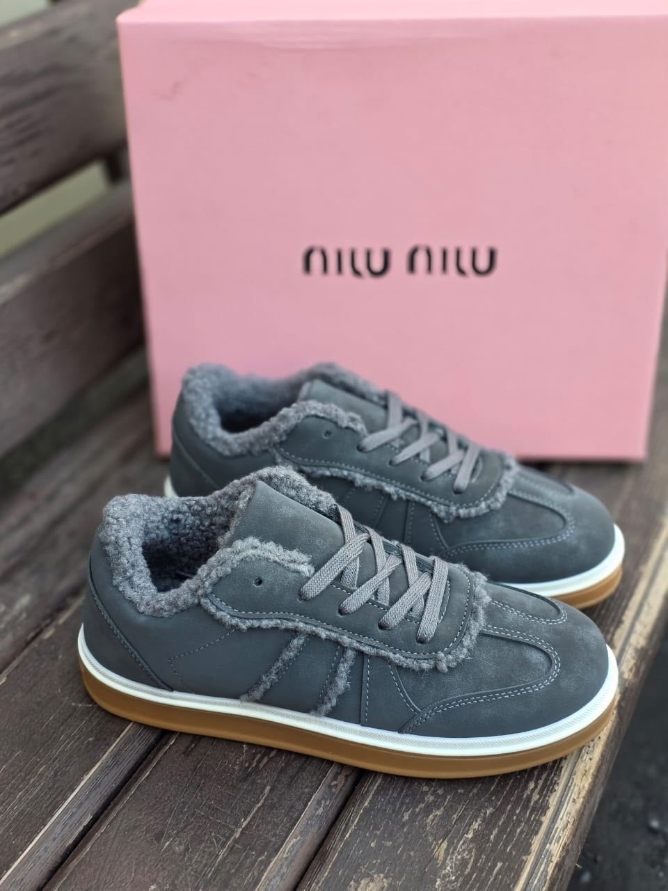 ,кеды зимние замшевые с мехом derio,кеды зимние замшевые с мехом derio цвет черный,зимние женские кроссовки из замши с мехом loro piana черные,замшевые кроссовки