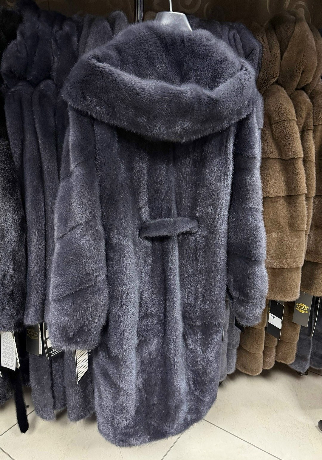 шуба норковая,норковая шуба с капюшоном,шубка из меха европейской норки с капюшоном цвет графит,шубка из меха европейской норки с капюшоном,шуба из меха европейской норки с капюшоном