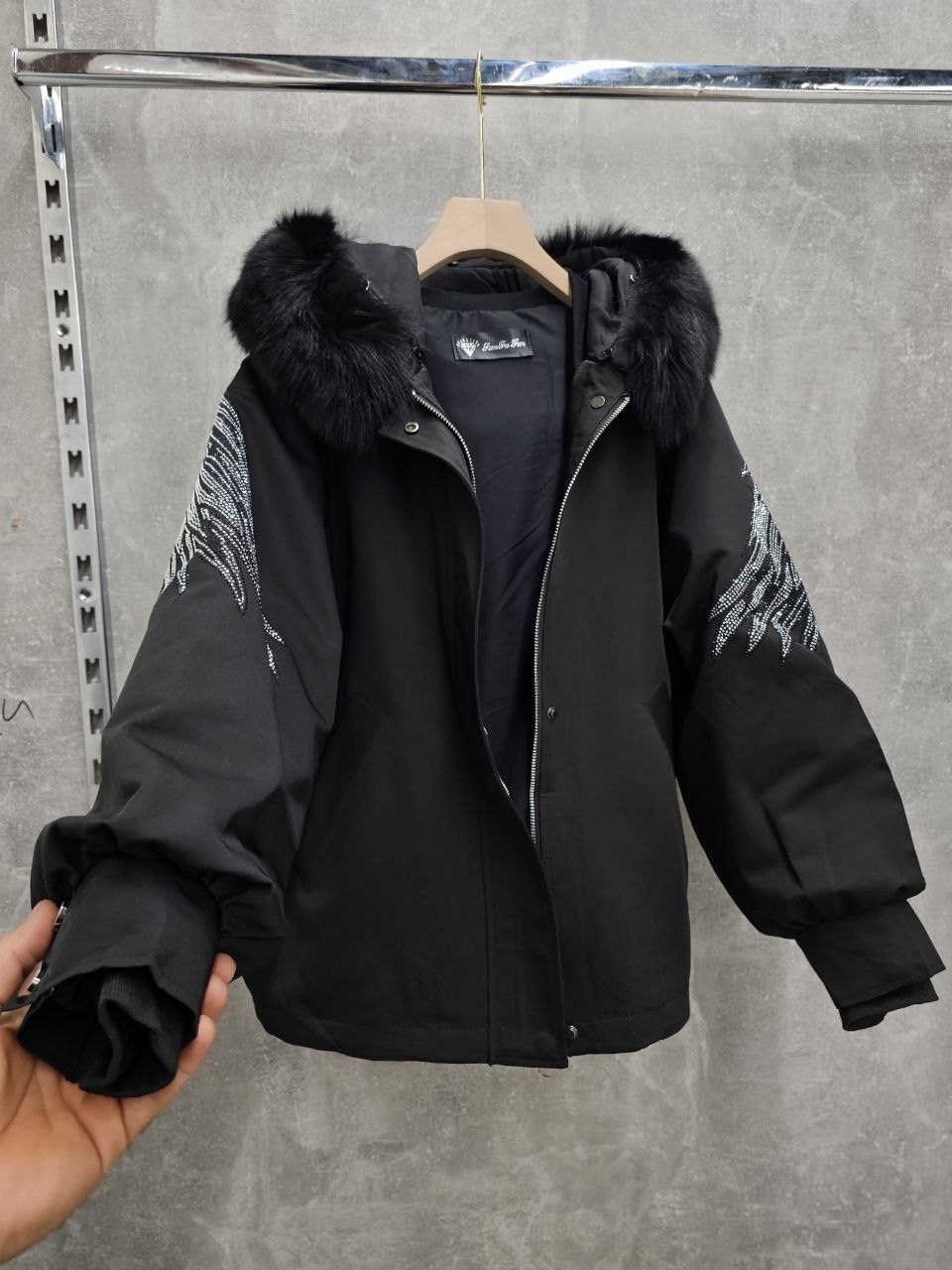 куртка с натуральный мехом,куртка меховая,куртка с мехом,куртка женская,куртка с крыльями на спине