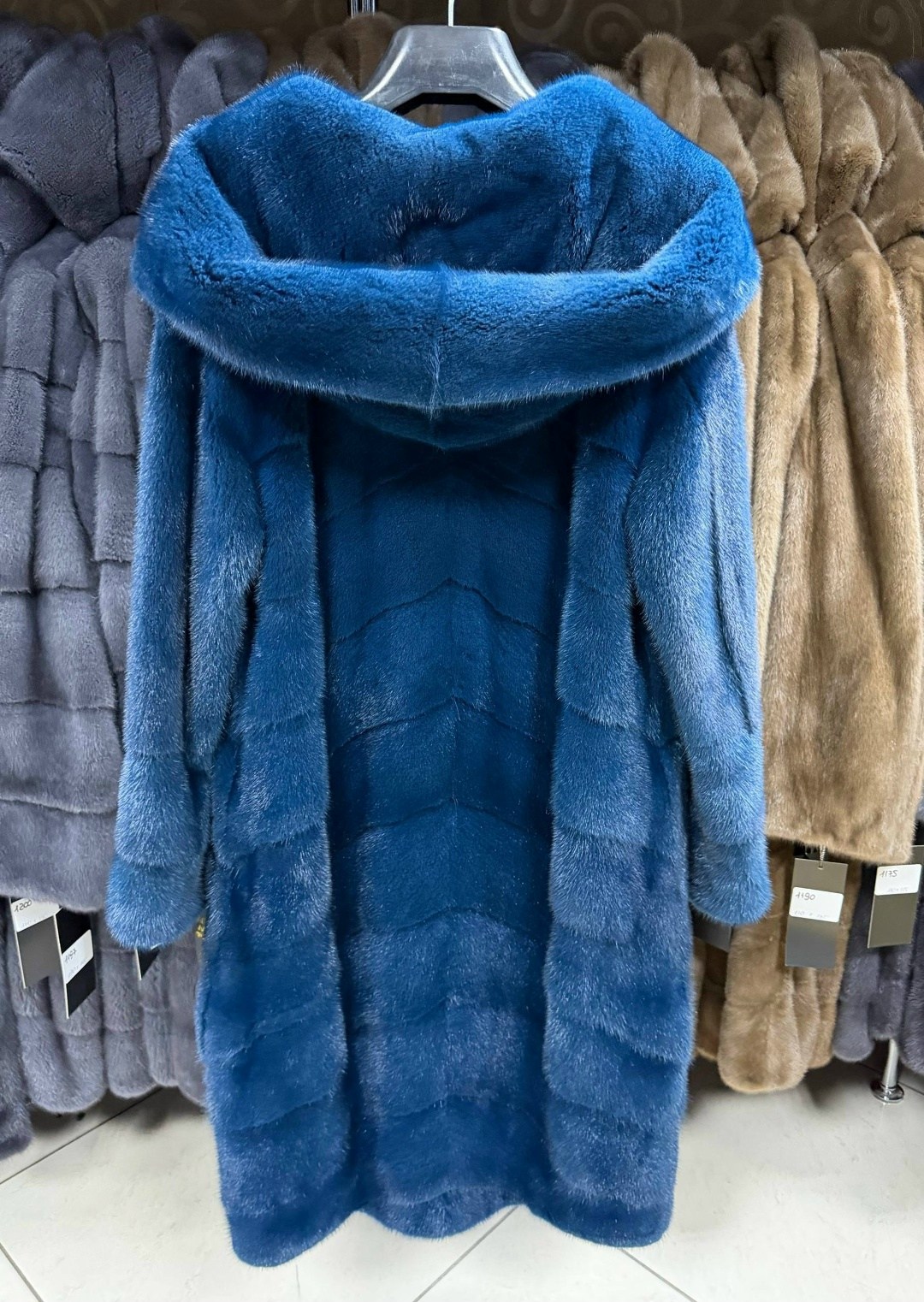 норковая шуба,шубка из меха европейской норки с капюшоном цвет "джинс",норковая шуба с капюшоном,шуба норковая сапфир с капюшоном,голубая норка шуба