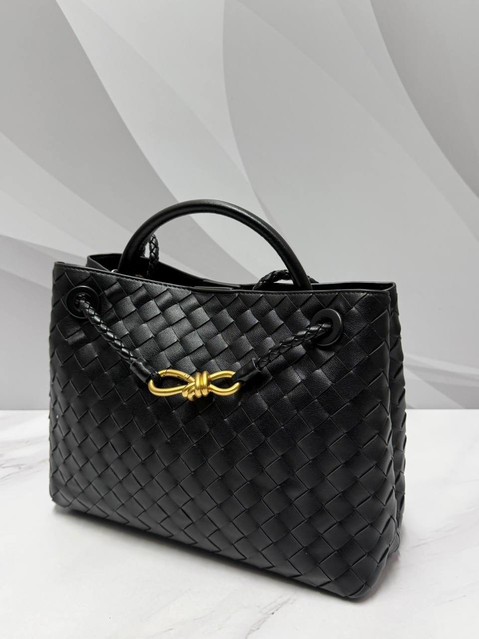 черная женская сумка bottega veneta,женская сумка bottega veneta,сумка bottega veneta,черная кожаная сумка bottega veneta andiamo medium,женская сумка