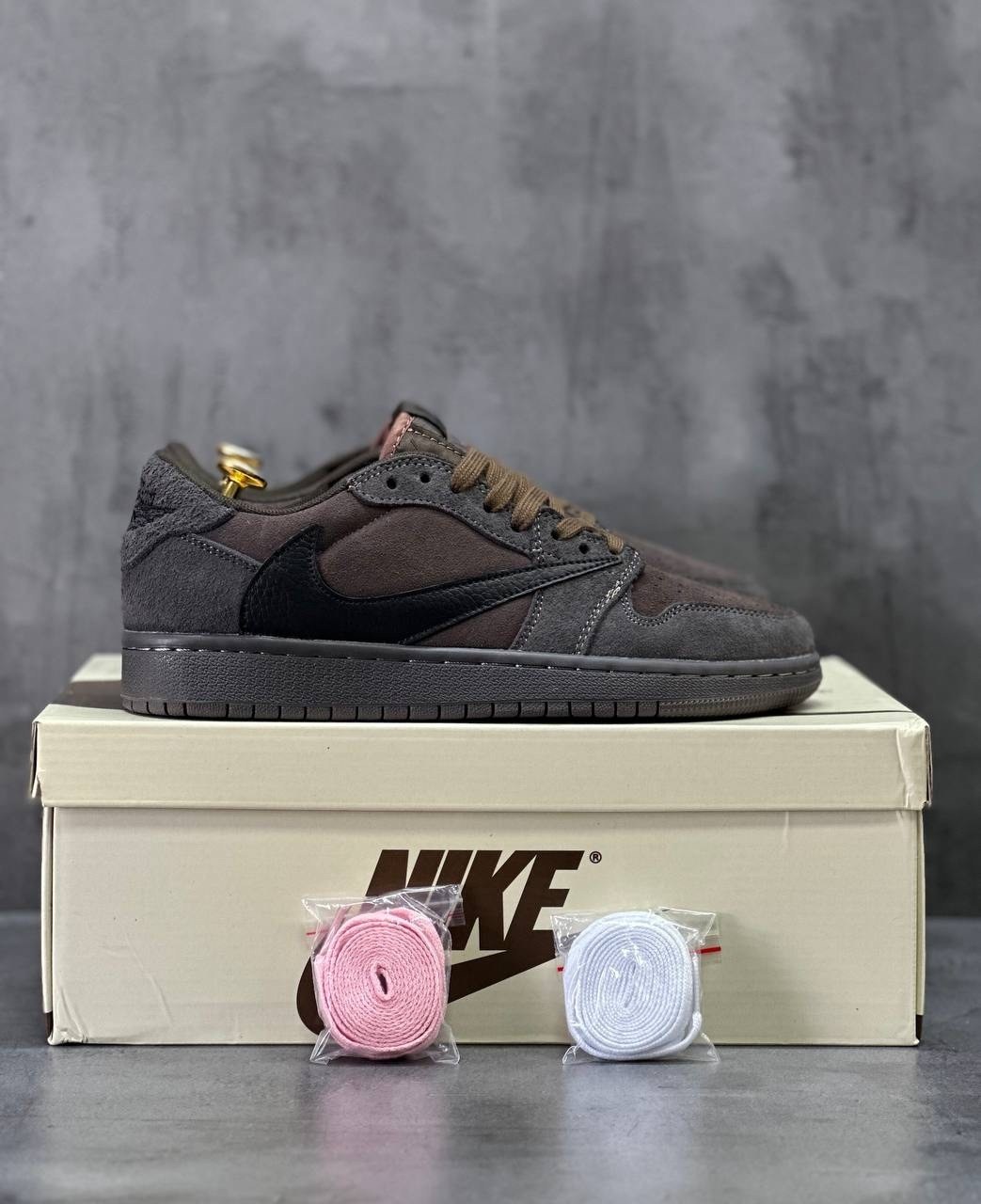 кроссовки travis scott x air jordan 1 low velvet brown nike,кроссовки nike sb dunk low travis scott,nike air jordan 1 low travis scott,кроссовки nike air jordan 1 low travis scott,travis scott x air j