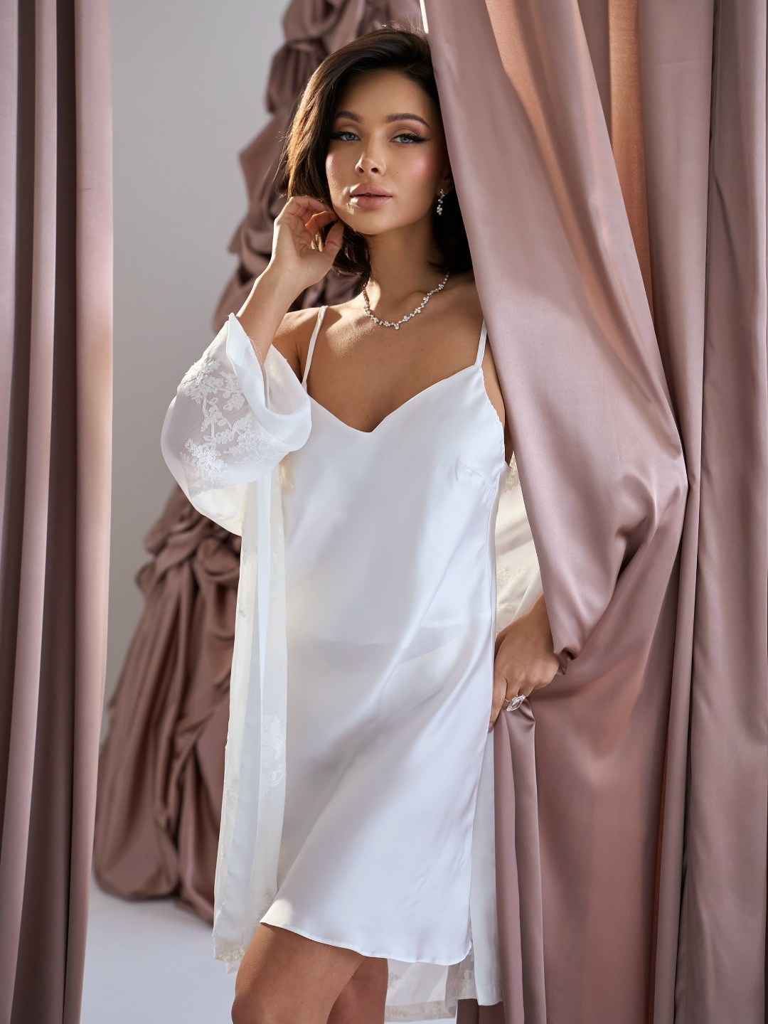 шелковый халат,женский халат,халат женский шелковый,халат пеньюар,халат belle femme белый