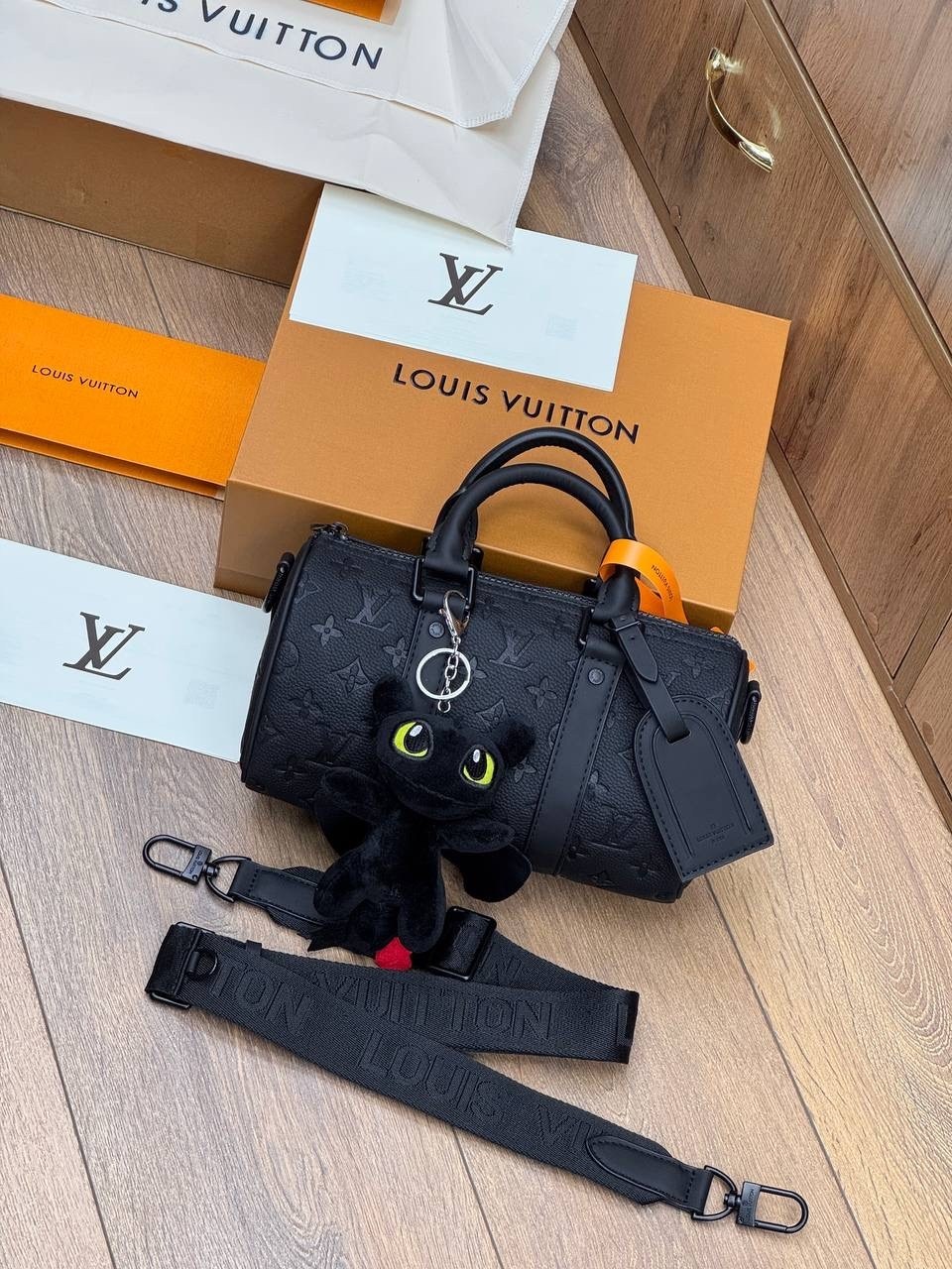 louis vuitton сумка,сумка louis vuitton женская,louis vuitton сумка на плечо,сумка на плечо круглая louis vuitton,модная сумка