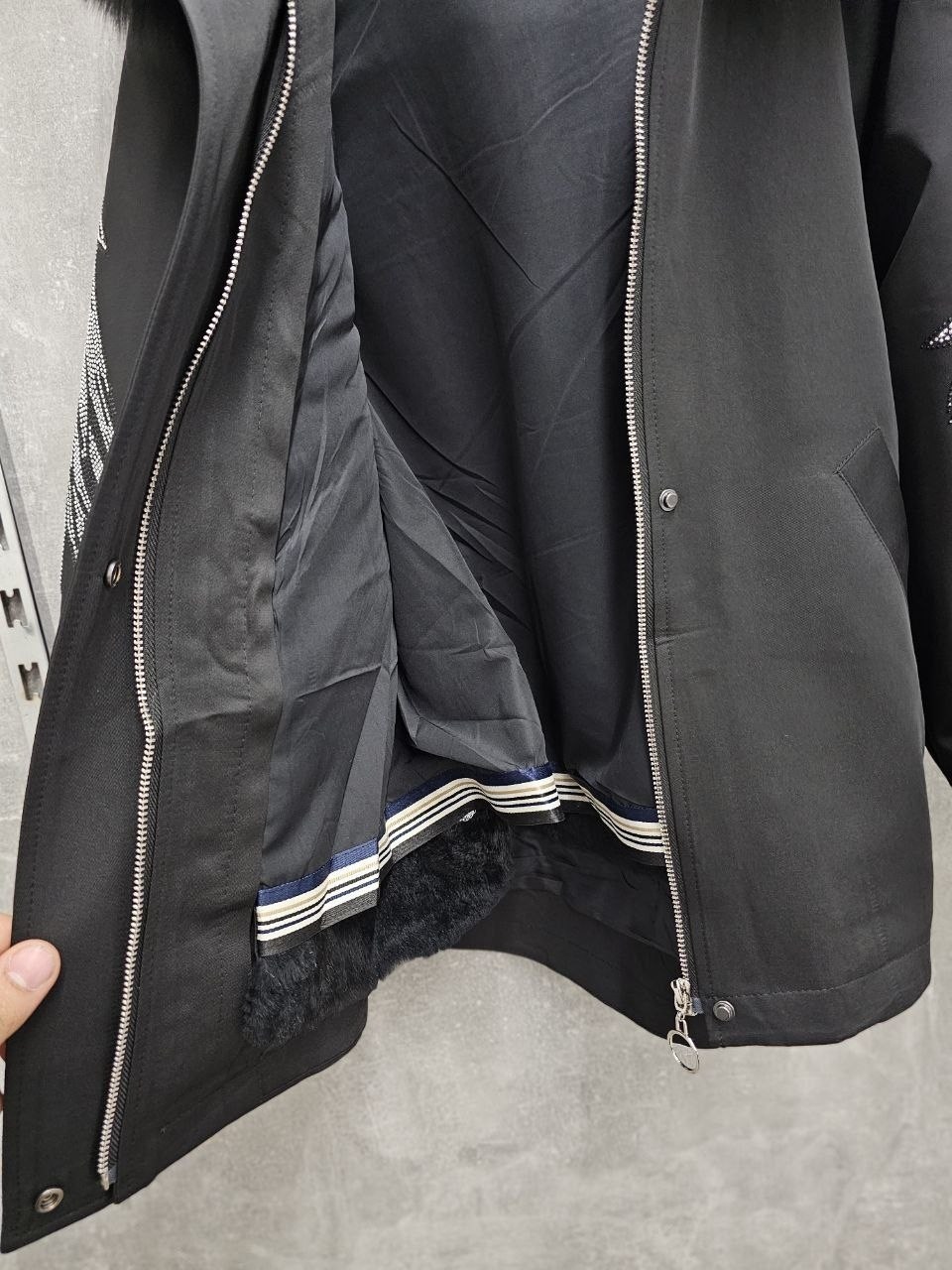 куртка с натуральный мехом,куртка меховая,куртка с мехом,куртка женская,куртка с крыльями на спине