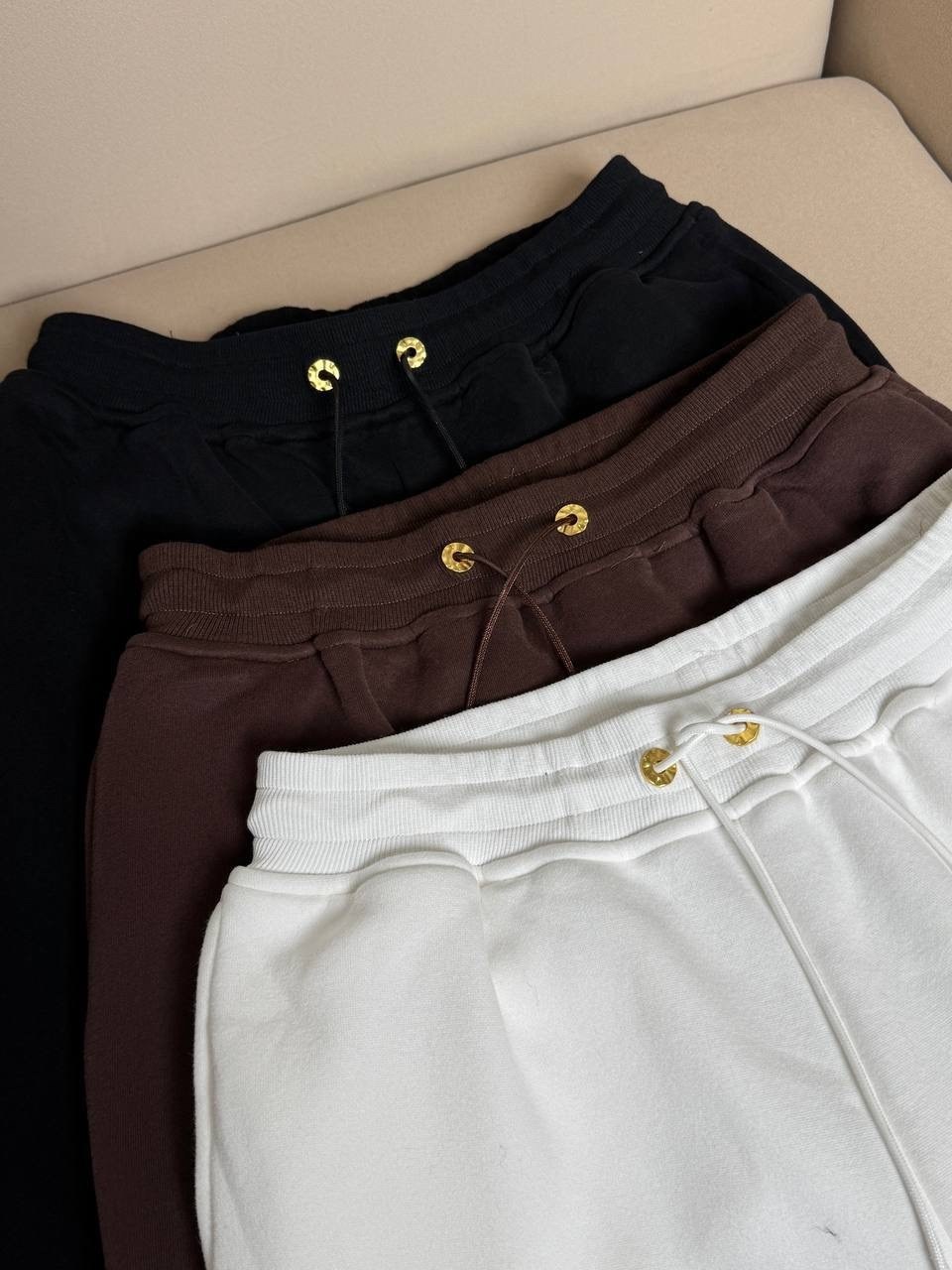 спортивные костюмы,костюм на флисе женский,базовый спортивный костюм,белый костюм женский на флисе,женский спортивный костюм