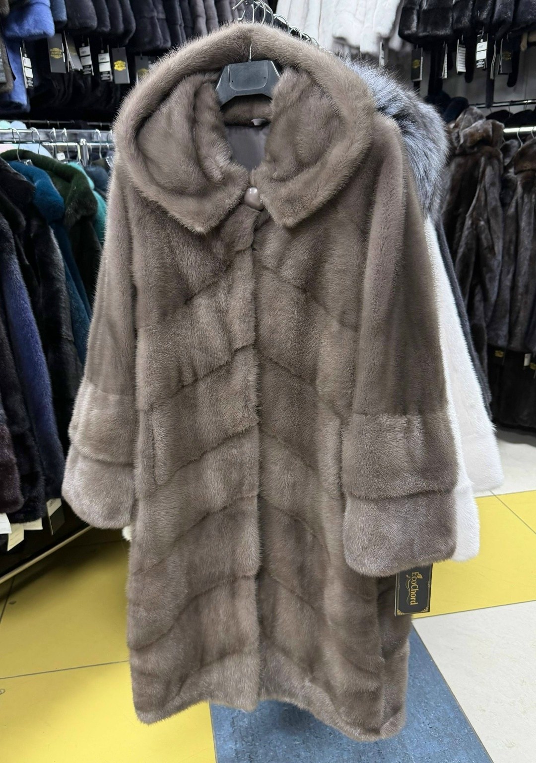 шубка из меха европейской норки с капюшоном цвет "пастель",шубка из меха европейской норки с капюшоном,шубка из меха европейской норки с капюшоном цвет капучино,шуба норковая с капюшоном,шуба норка