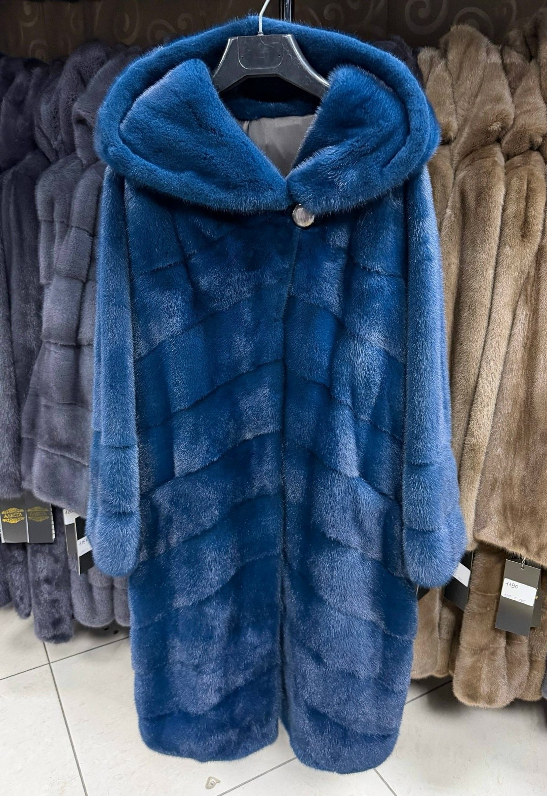 норковая шуба,шубка из меха европейской норки с капюшоном цвет "джинс",норковая шуба с капюшоном,шуба норковая сапфир с капюшоном,голубая норка шуба