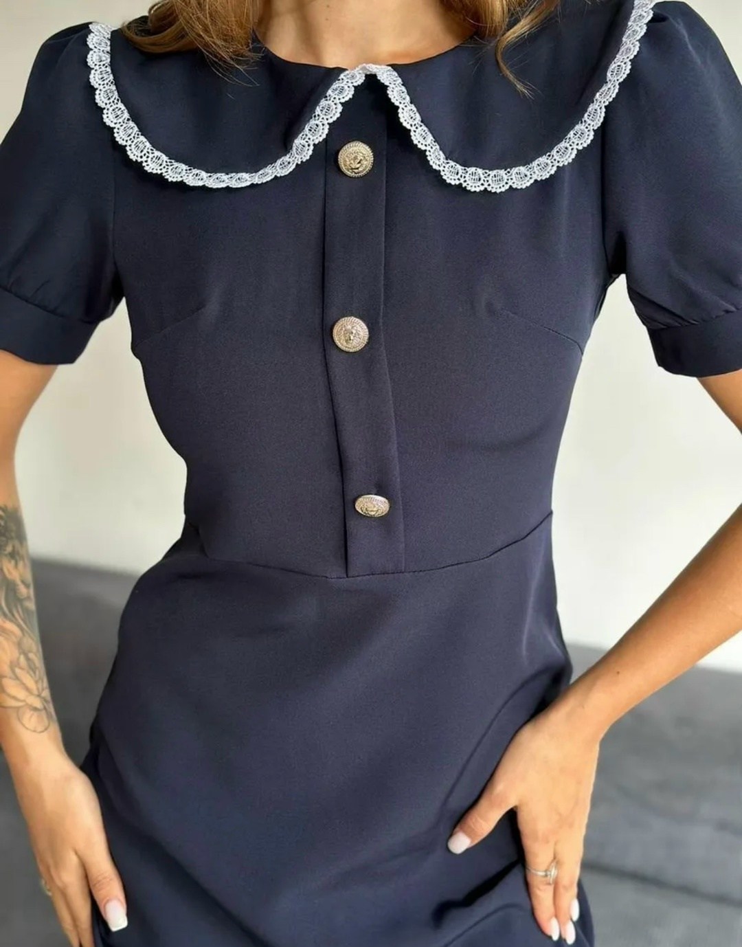 платье с воротником стильное повседневное мини,платье женское недорого стильное,облегающее модное белое мини-платье,белое платье женское,платье женская