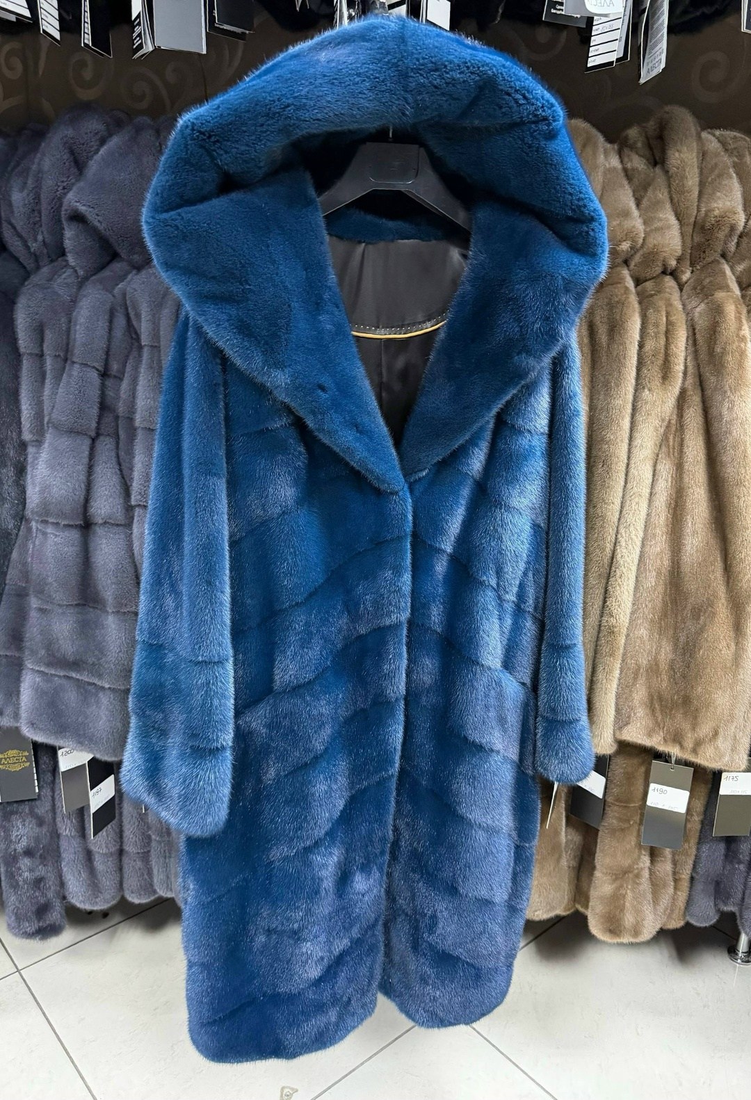 норковая шуба,шубка из меха европейской норки с капюшоном цвет "джинс",норковая шуба с капюшоном,шуба норковая сапфир с капюшоном,голубая норка шуба