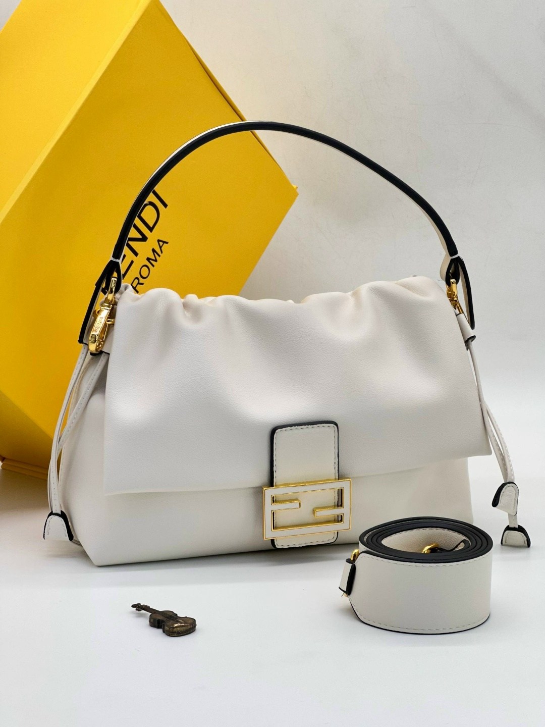 сумка fendi,фенди сумка,сумка на плечо fendi,сумка,женская сумка fendi