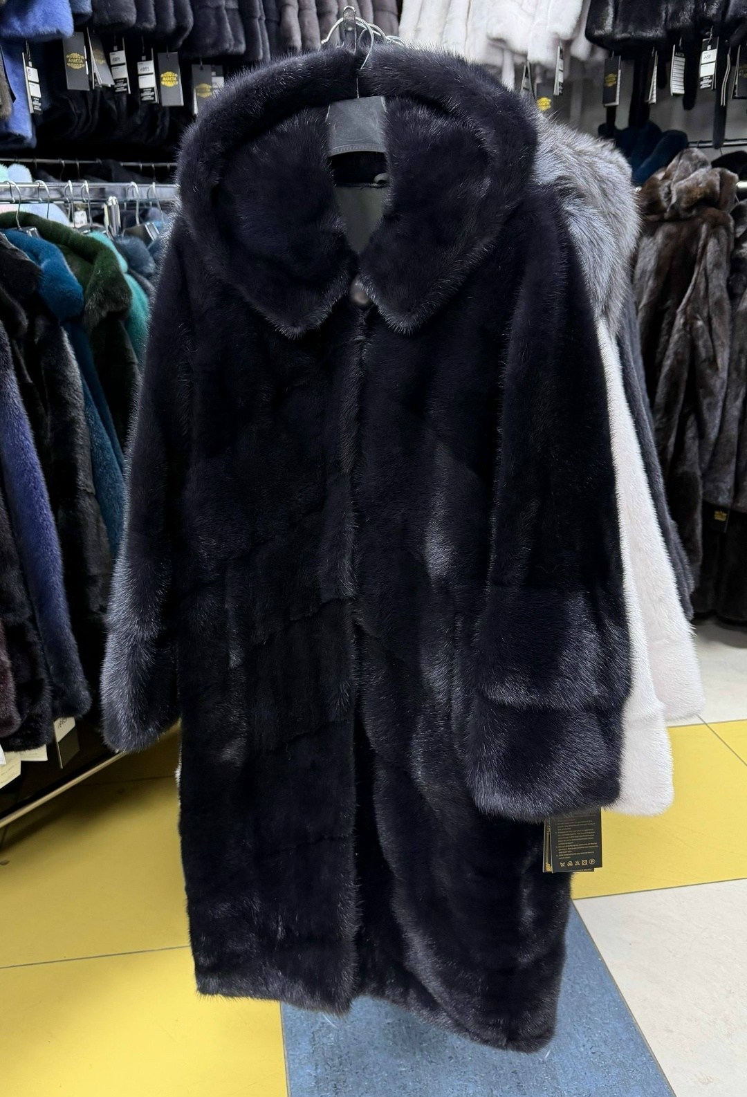 шуба норковая поперечка чёрная с капюшоном 54-56,норковая шуба с капюшоном,шуба норковая,шуба поперечка из меха норки темно-серого цвета с капюшоном,шубка из меха европейской норки с капюшоном трансфо