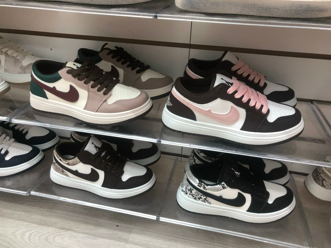 кроссовки,обуви,фирменные кроссовки,спортивные кроссовки,оригинальные кроссовки