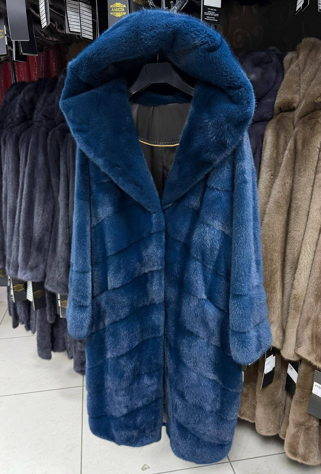 норковая шуба,шубка из меха европейской норки с капюшоном цвет "джинс",норковая шуба с капюшоном,шуба норковая сапфир с капюшоном,голубая норка шуба