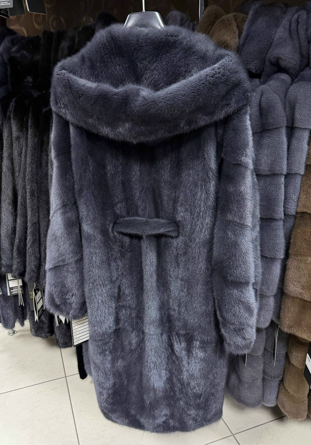 шуба норковая,норковая шуба с капюшоном,шубка из меха европейской норки с капюшоном цвет графит,шубка из меха европейской норки с капюшоном,шуба из меха европейской норки с капюшоном