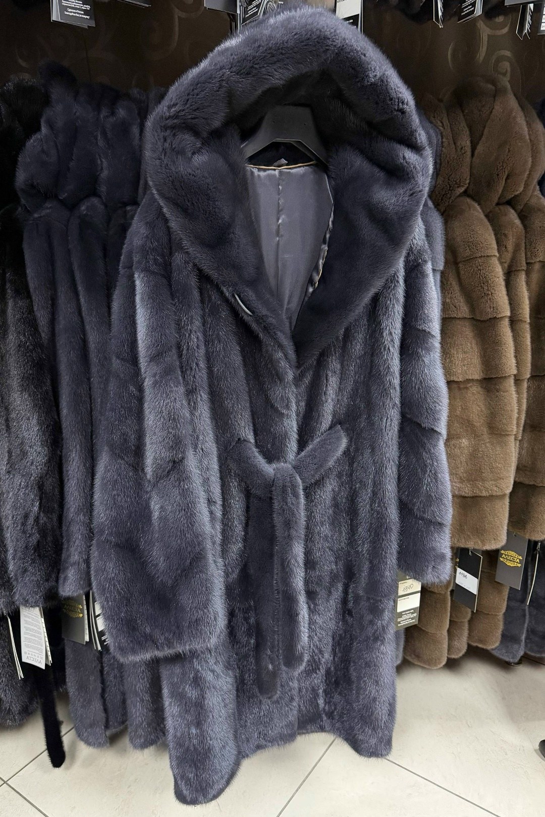 шуба норковая,норковая шуба с капюшоном,шубка из меха европейской норки с капюшоном цвет графит,шубка из меха европейской норки с капюшоном,шуба из меха европейской норки с капюшоном