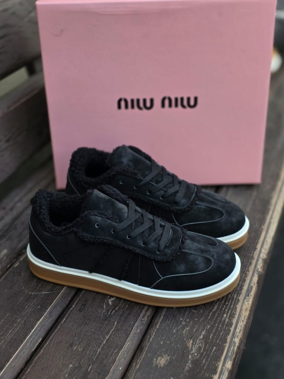 ,кеды зимние замшевые с мехом derio,кеды зимние замшевые с мехом derio цвет черный,зимние женские кроссовки из замши с мехом loro piana черные,замшевые кроссовки