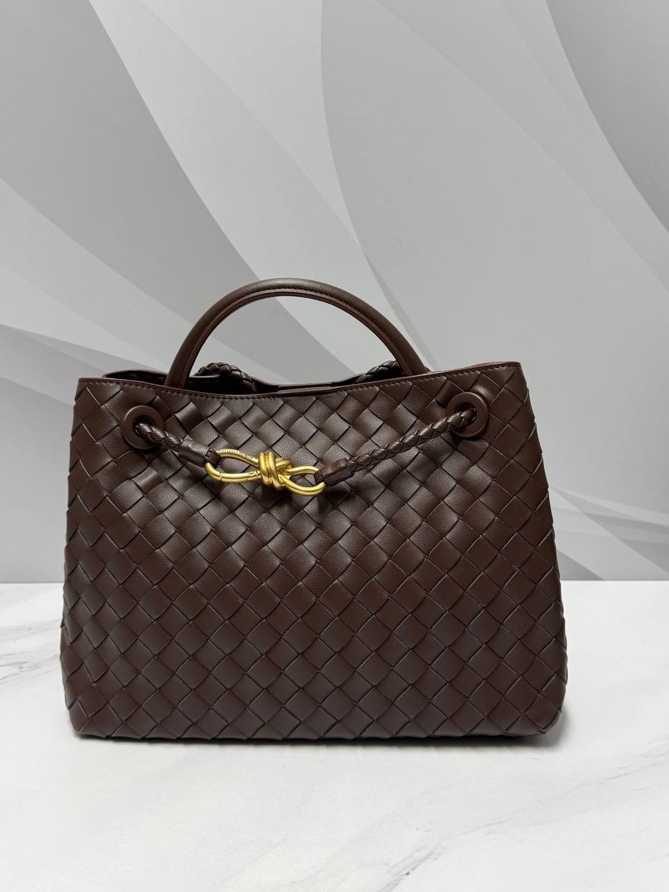 черная женская сумка bottega veneta,женская сумка bottega veneta,сумка bottega veneta,черная кожаная сумка bottega veneta andiamo medium,женская сумка