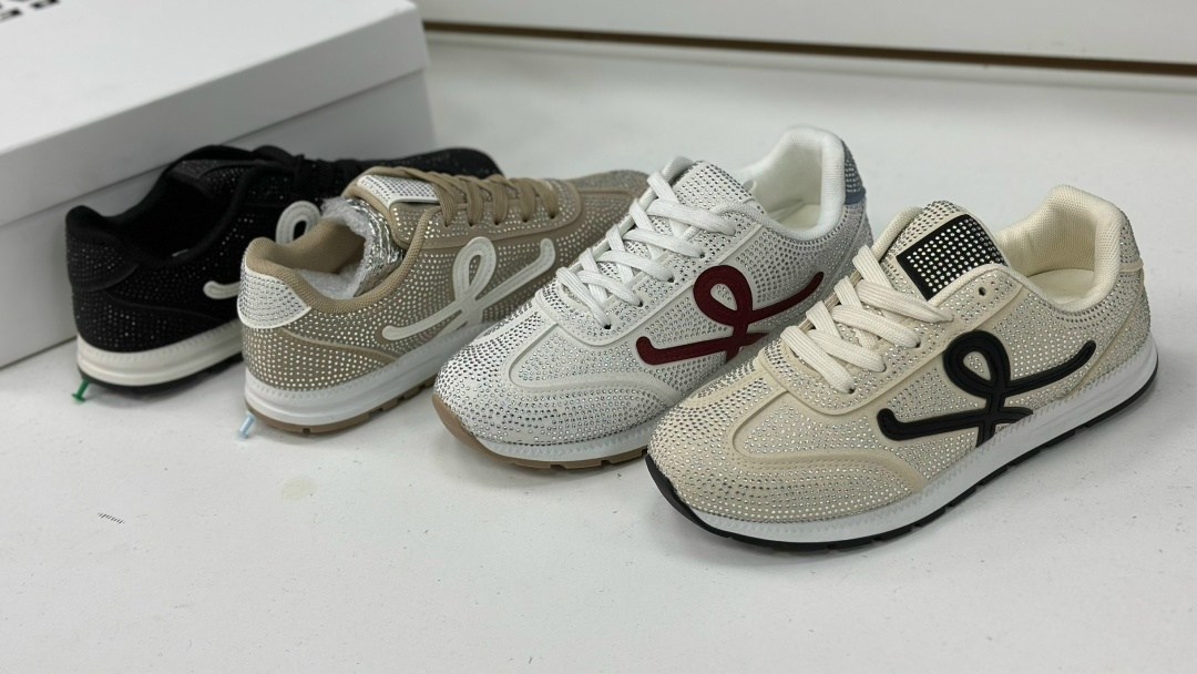 ,кроссовки женскиe,кроссовки для женщин, женская,кроссовки стильные