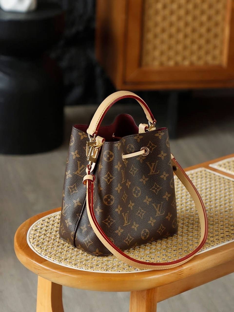 louis vuitton сумка ведро,сумка ведро луи виттон,louis vuitton сумка,женская сумка louis vuitton,louis vuitton сумка на плечо