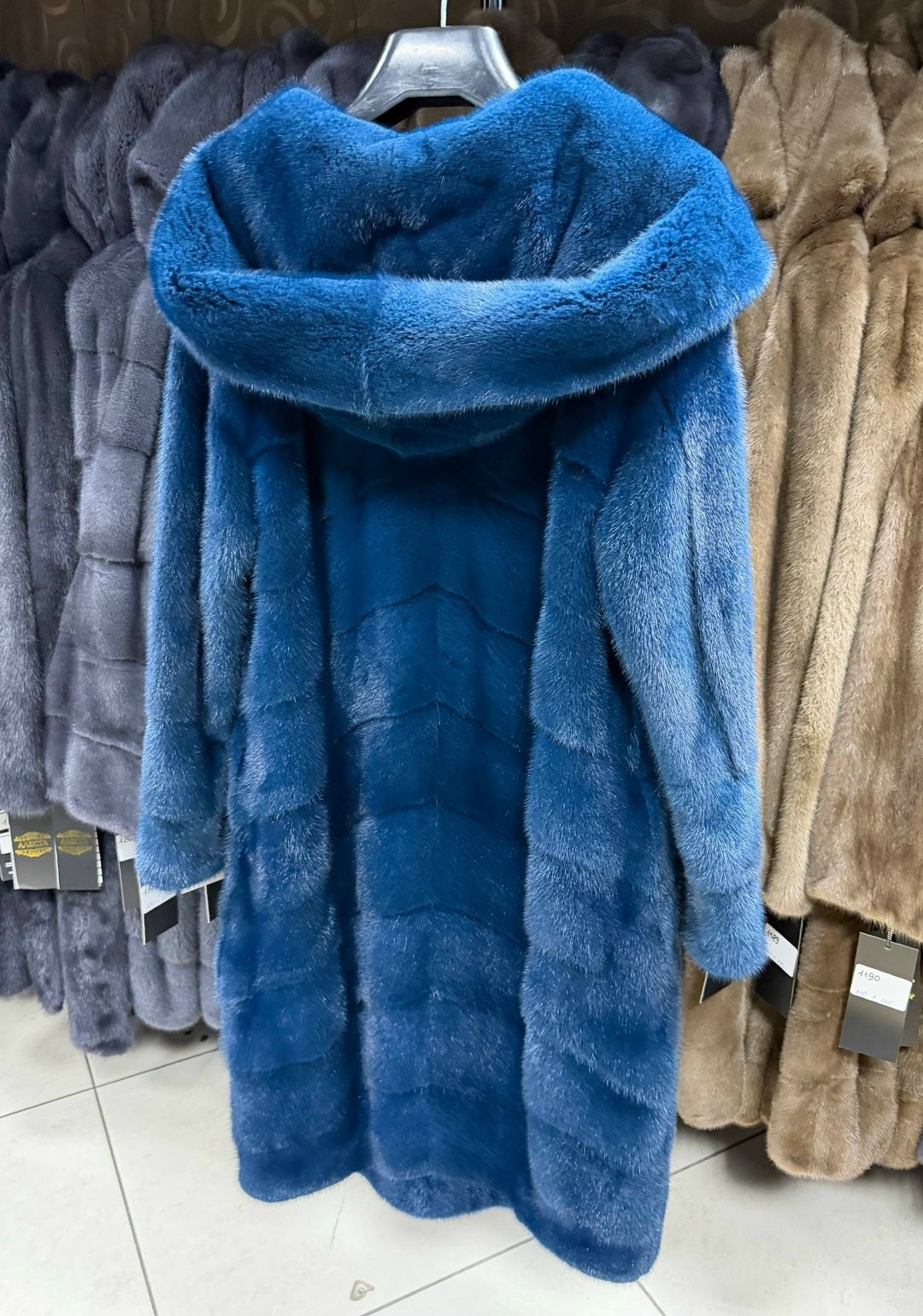 норковая шуба,шубка из меха европейской норки с капюшоном цвет "джинс",норковая шуба с капюшоном,шуба норковая сапфир с капюшоном,голубая норка шуба
