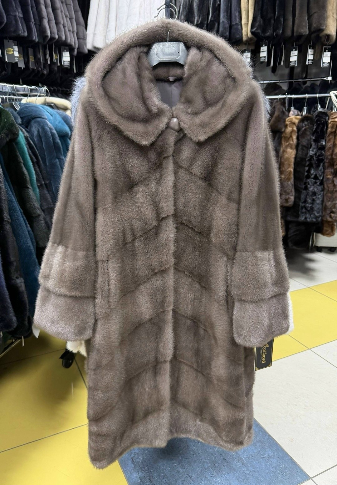 шубка из меха европейской норки с капюшоном цвет "пастель",шубка из меха европейской норки с капюшоном,шубка из меха европейской норки с капюшоном цвет капучино,шуба норковая с капюшоном,шуба норка