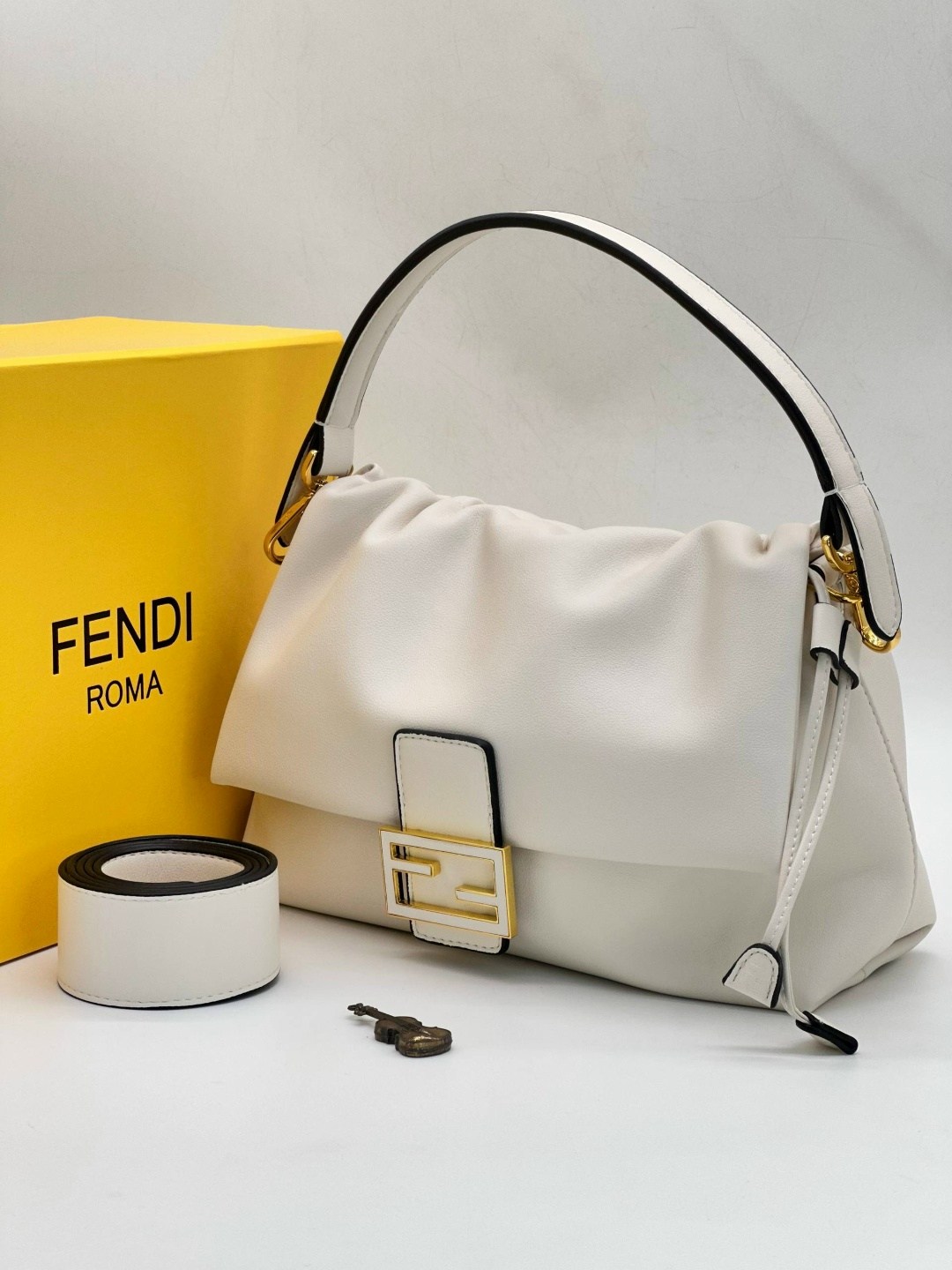 сумка fendi,фенди сумка,сумка на плечо fendi,сумка,женская сумка fendi
