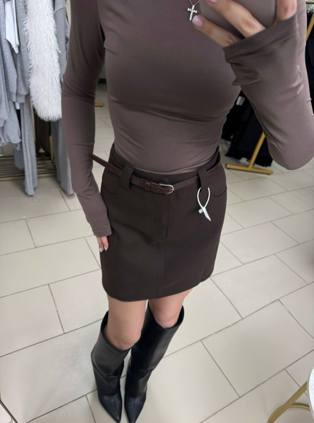 юбка мини из замшевой ткани,юбка мини замшевая emberens,кожаная юбка с водолазкой,юбка женская