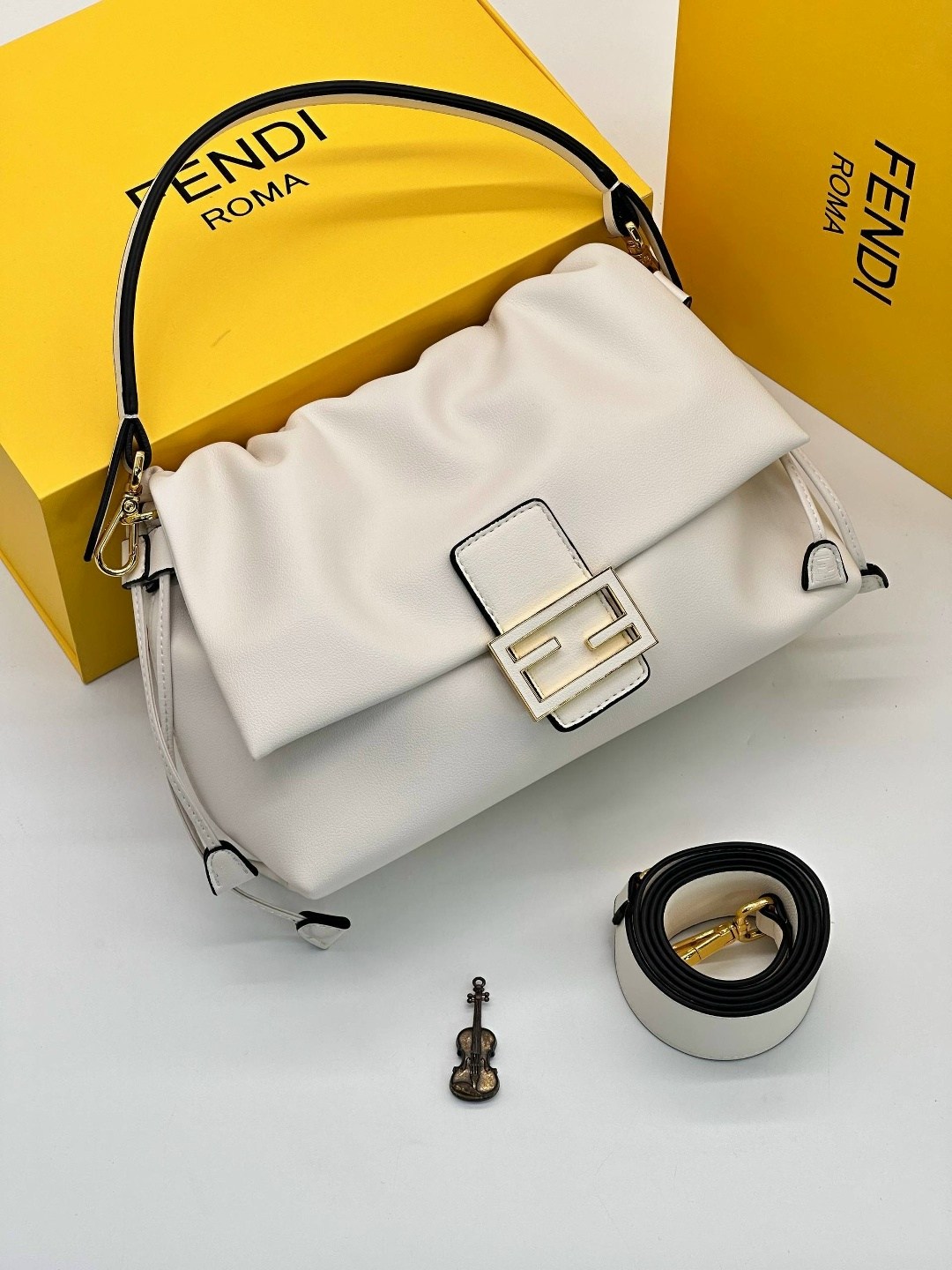 сумка fendi,фенди сумка,сумка на плечо fendi,сумка,женская сумка fendi