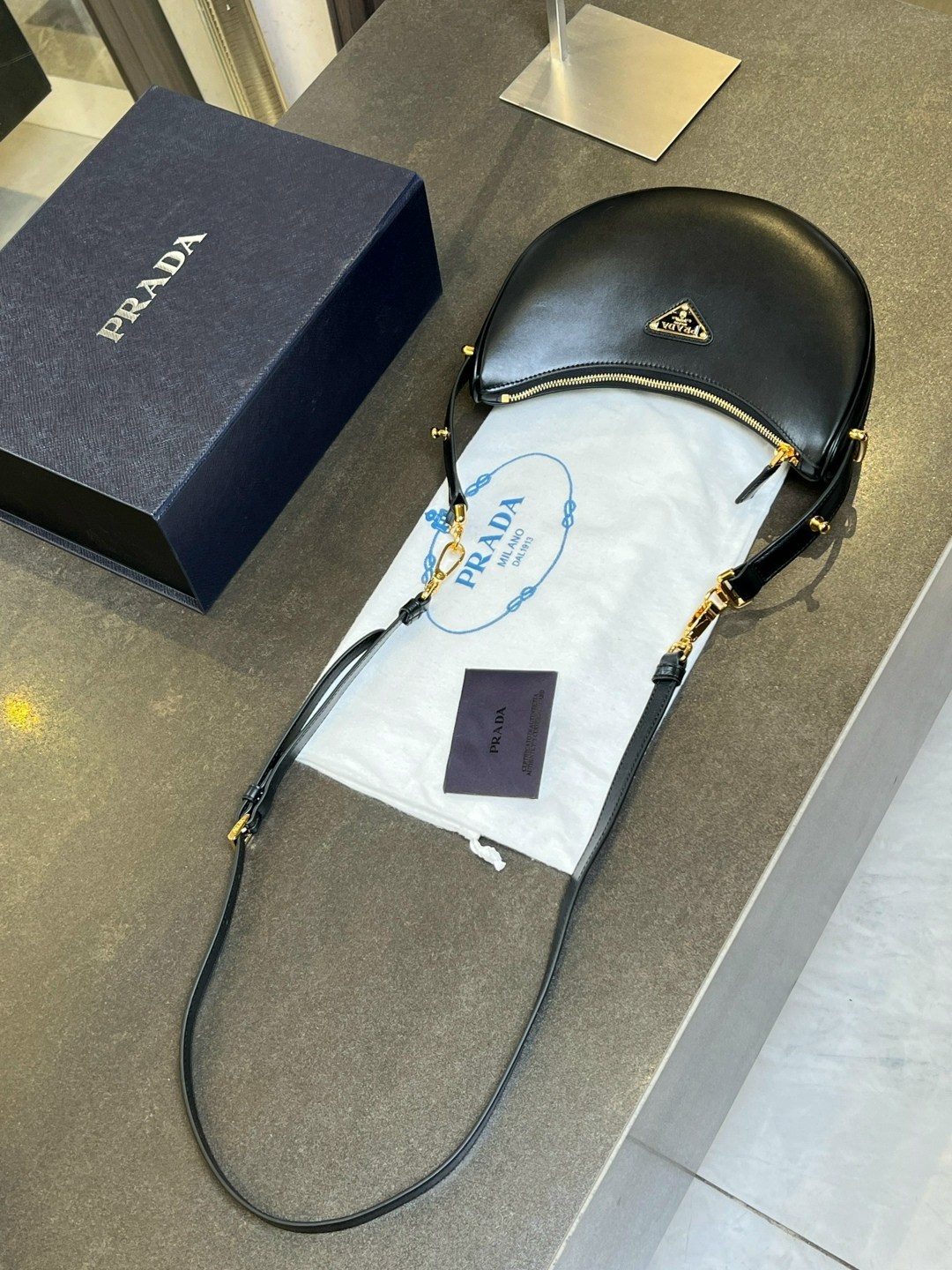 сумка,кожаная сумка,женская сумка,круглая сумка,классическая сумка