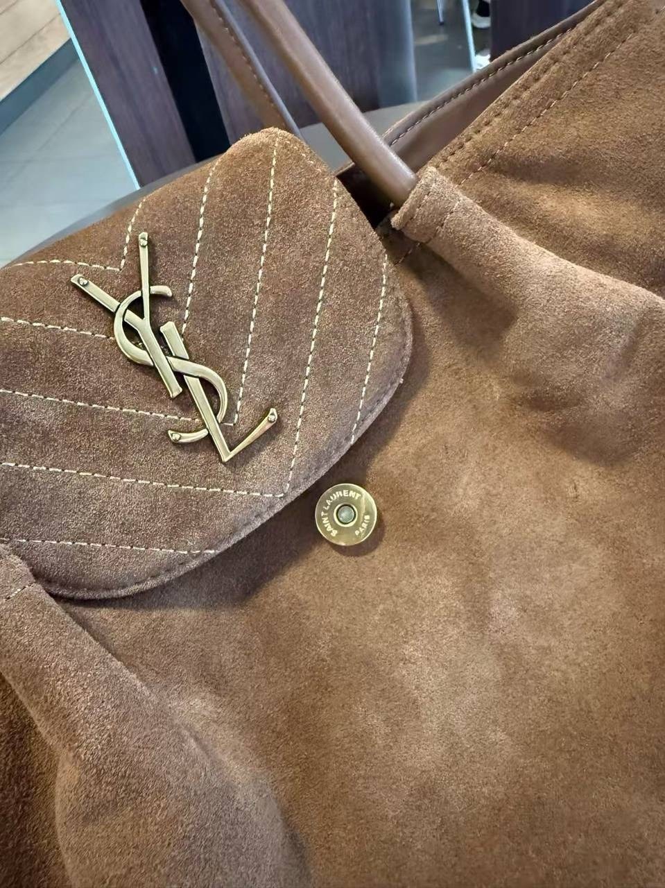 эксклюзивная замшевая сумка ysl,бежевая замшевая сумка-шоппер yves saint laurent,сумка yves saint laurent,замшевая большая сумка bea ysl cabas saint laurent цвет golden leaf,сумка женская ysl натураль