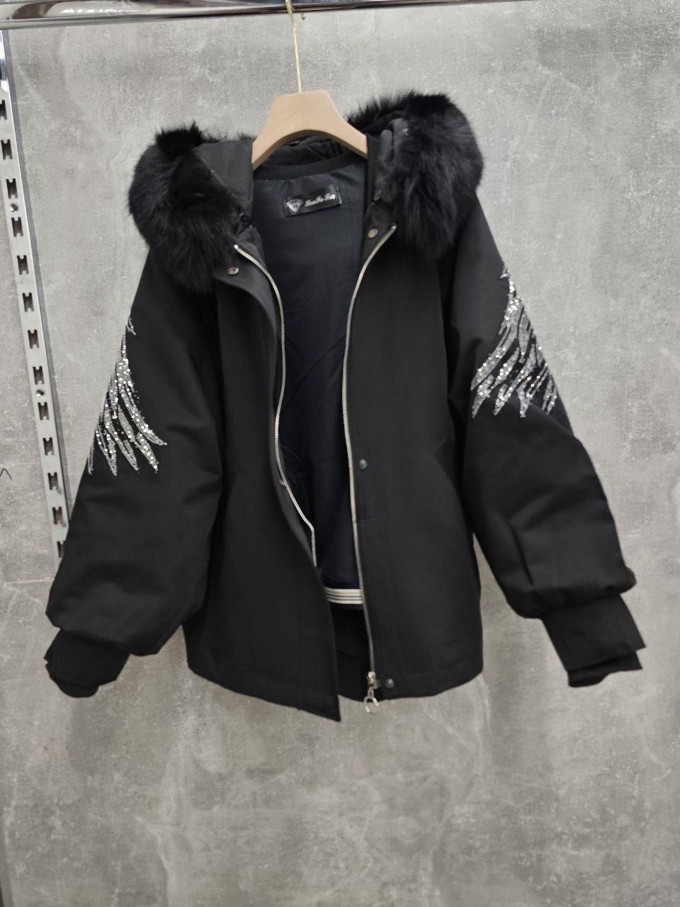 куртка с натуральный мехом,куртка меховая,куртка с мехом,куртка женская,куртка с крыльями на спине