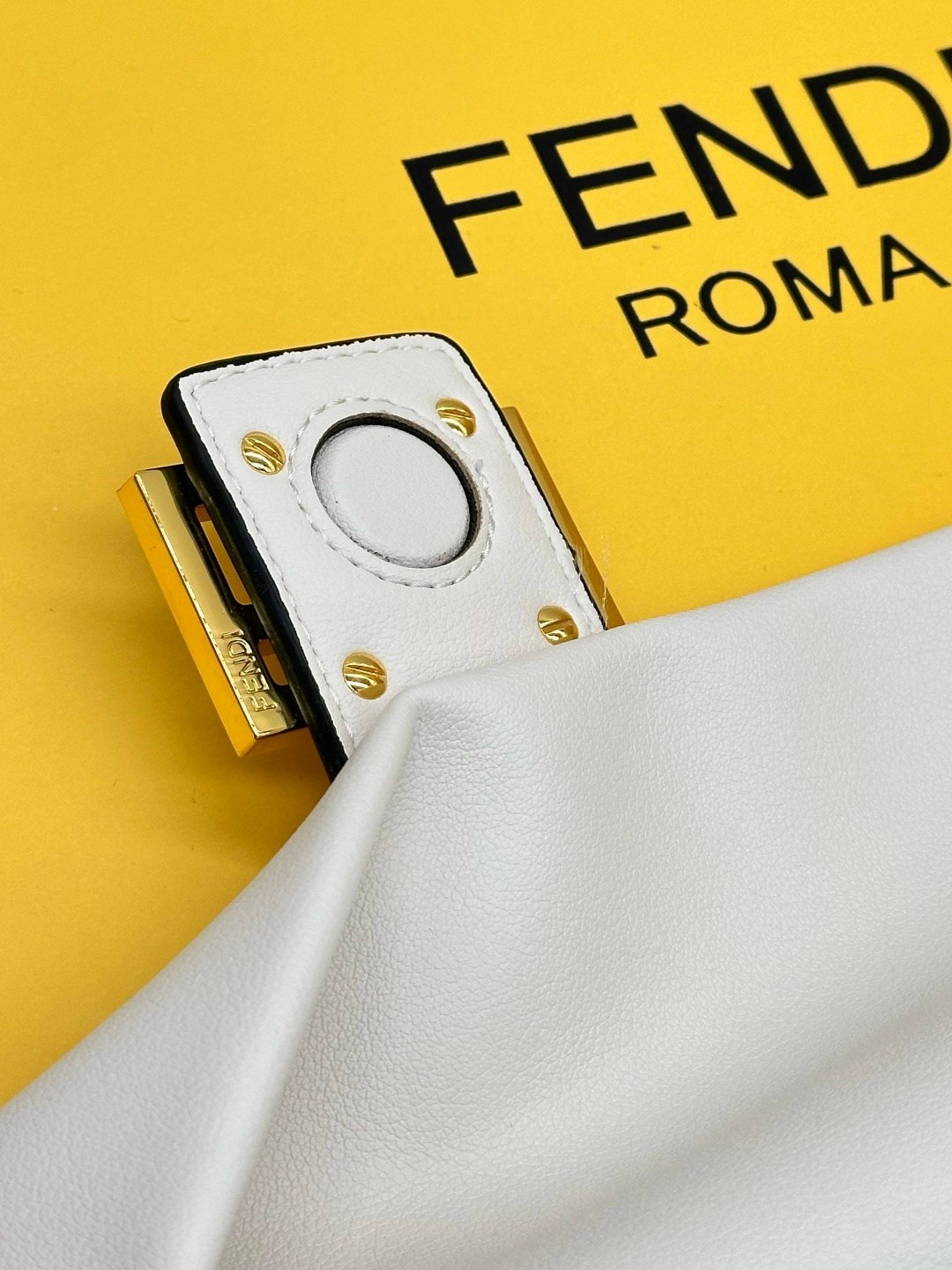 сумка fendi,фенди сумка,сумка на плечо fendi,сумка,женская сумка fendi