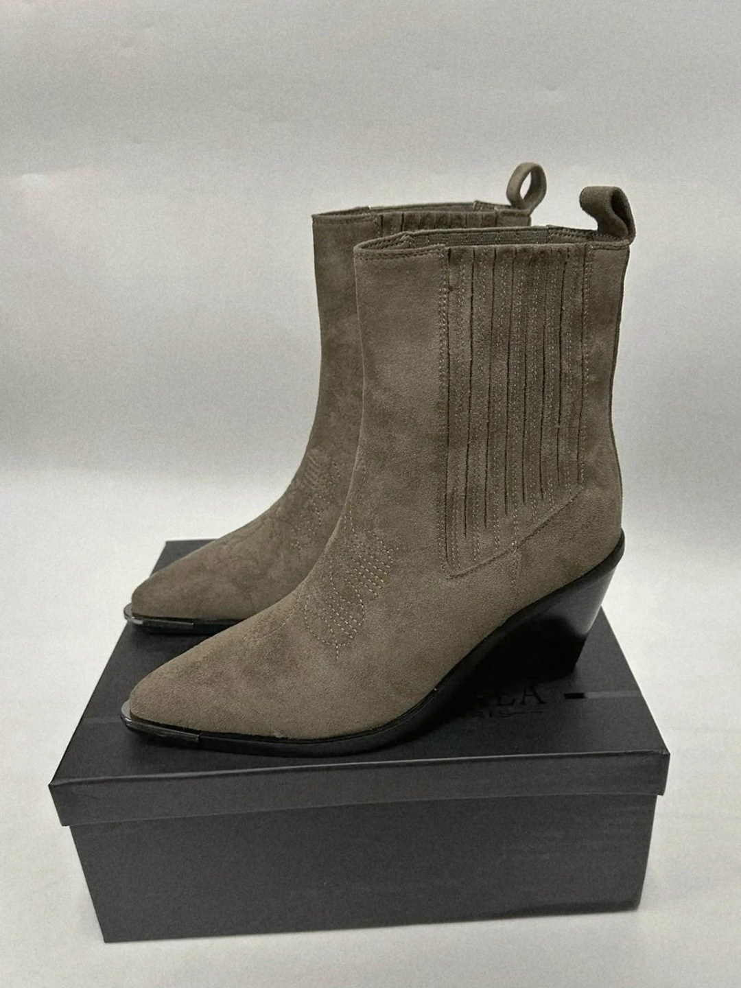 ,ботильоны замшевые,замшевые ботинки,полусапоги казаки,замшевые казаки