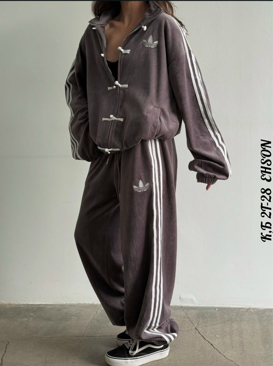 женский спортивный костюм в стиле спорт шик,костюм спортивный с лампасами,костюм спортивный комплект синий размер 54,стильные костюмы,костюм спортивный комплект синий