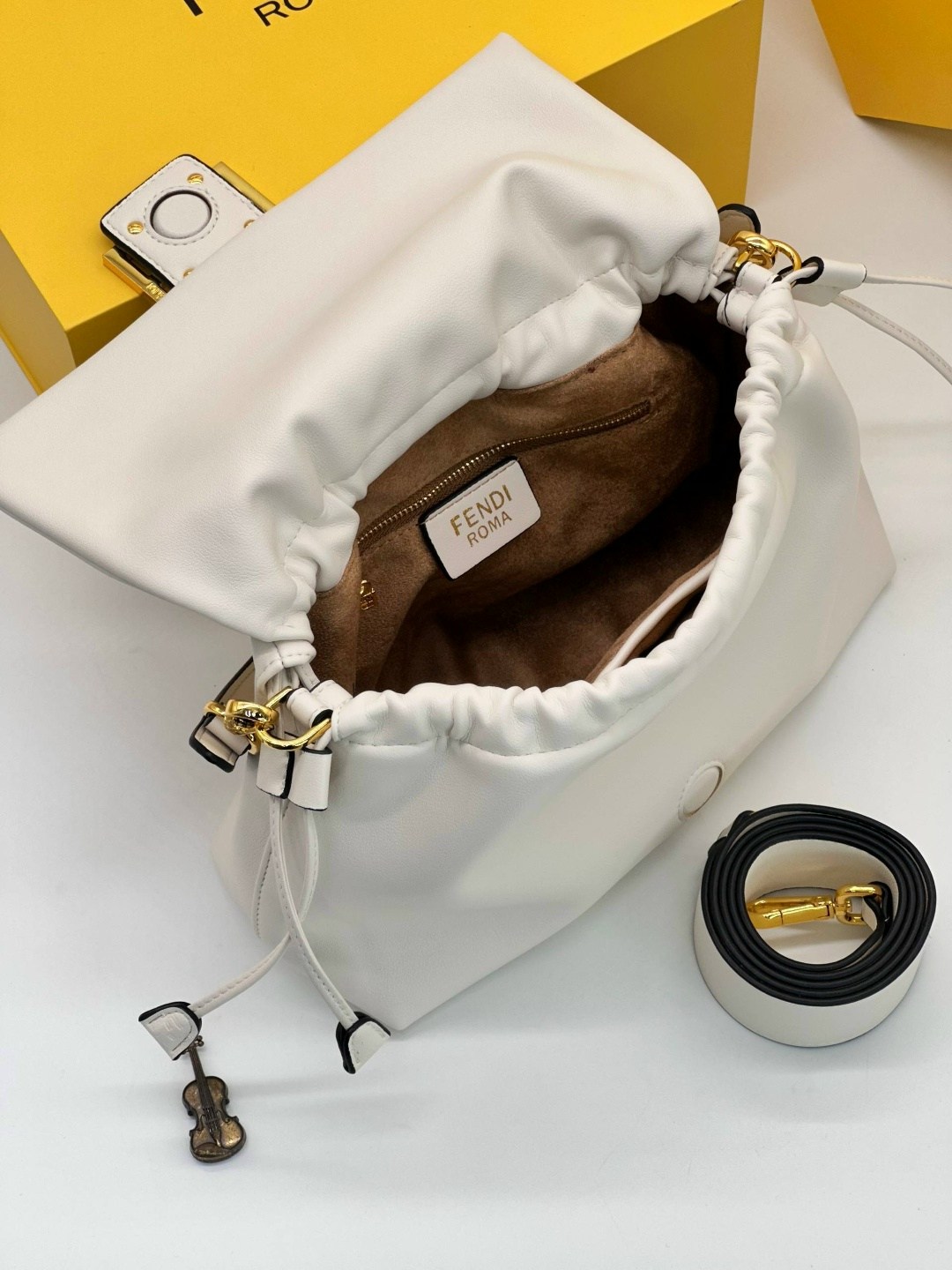 сумка fendi,фенди сумка,сумка на плечо fendi,сумка,женская сумка fendi