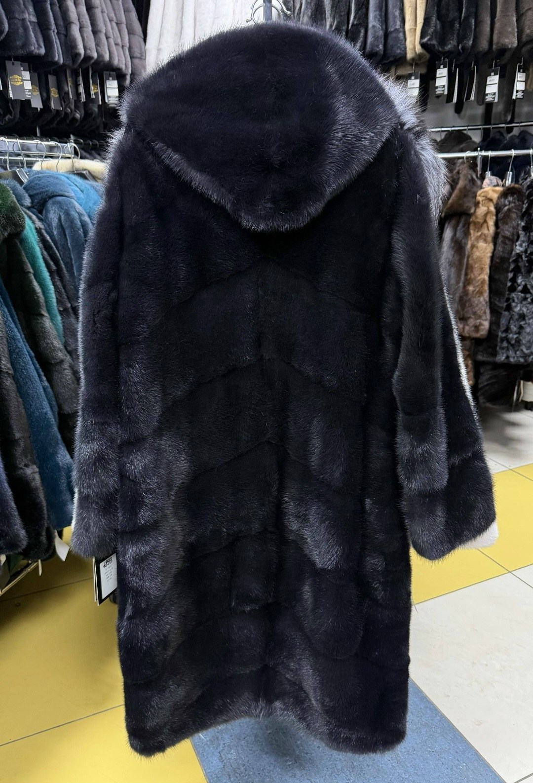 шуба норковая поперечка чёрная с капюшоном 54-56,норковая шуба с капюшоном,шуба норковая,шуба поперечка из меха норки темно-серого цвета с капюшоном,шубка из меха европейской норки с капюшоном трансфо