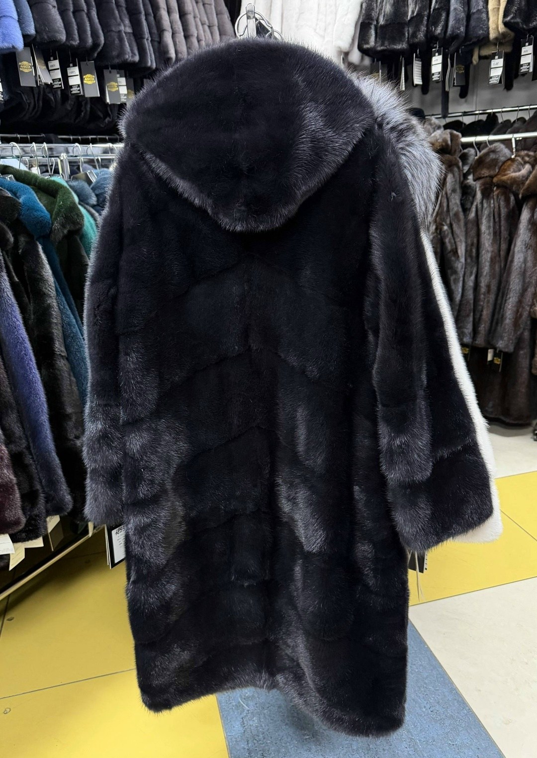 шуба норковая поперечка чёрная с капюшоном 54-56,норковая шуба с капюшоном,шуба норковая,шуба поперечка из меха норки темно-серого цвета с капюшоном,шубка из меха европейской норки с капюшоном трансфо