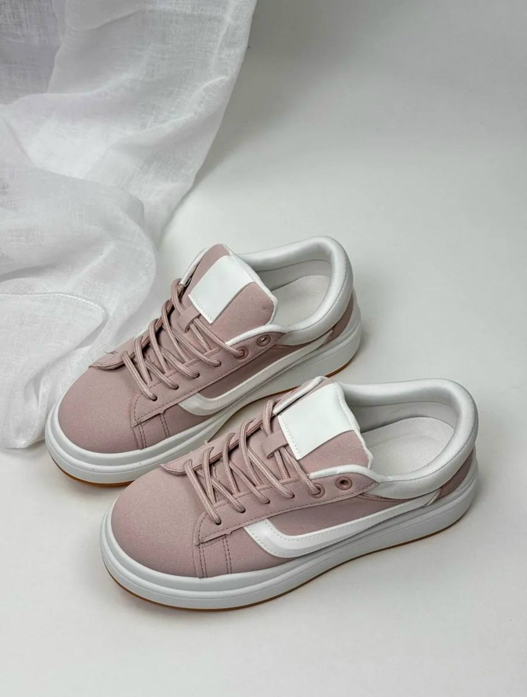 белые кроссовки,белые женские кроссовки,кроссовки женскиe,,спортивная