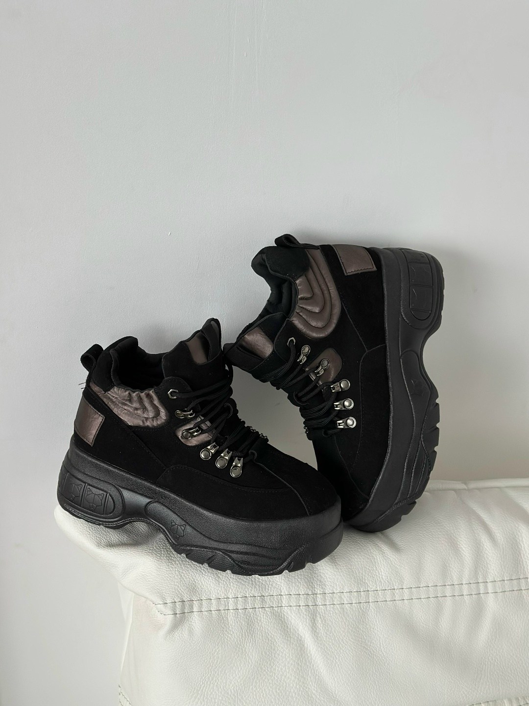 ,черные кроссовки,зимние кроссовки с подошвой,зимние кроссовки,женские зимние кроссовки