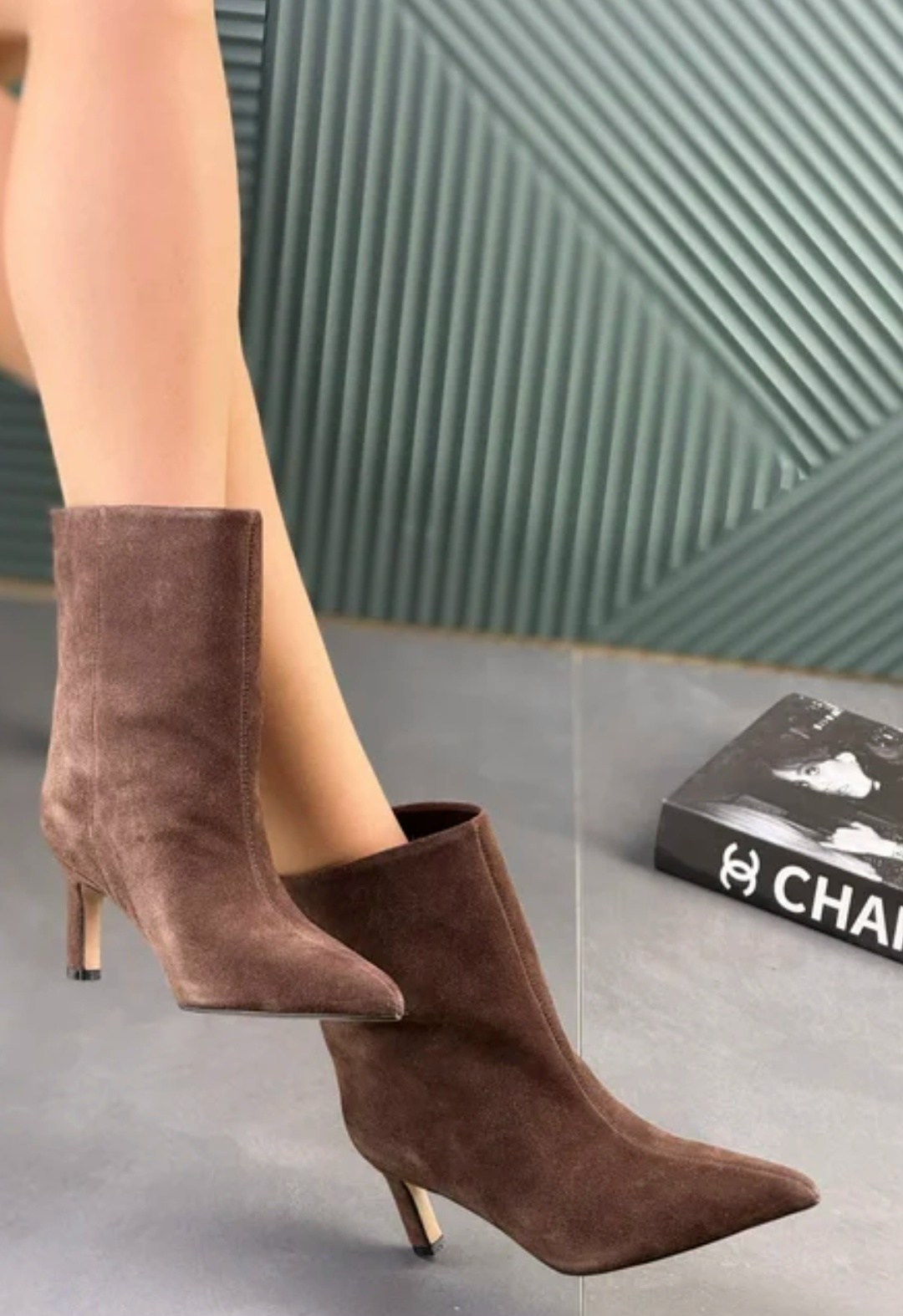замшевые женские ботильоны с острым носком на,замшевые ботильоны,ботильоны,остроносые женские ботильоны из замши,женские ботильоны